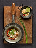Rice noodles with prawns and strips of vegetables