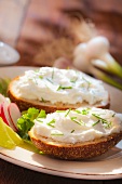Rye breads with low-fat quark and chives