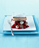 Puff pastry cake with redcurrants and cream