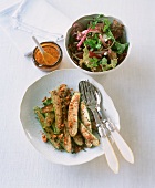 Zucchini mit Semmelbrösel und gemischter Salat