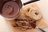 Decorating cookies with chocolate glaze