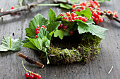 A wreath of redcurrants being made