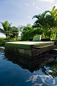 Großes Ruhebett am Teich (Hotel Four Seasons Resort Mauritius at Anahita)