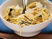 Spaghetti aglio e olio (spaghetti with garlic and olive oil)