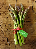 A bunch of green asparagus with an etiquette