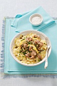 Pasta with tuna, capers and lemons