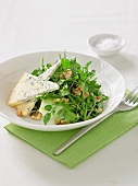 Watercress salad with blue cheese and walnuts