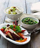 Wurzelgemüse, Rettichsalat mit Trauben und Walnüssen & Zartweizensalat mit Kräutern