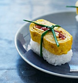 Tamago sushi with pepper