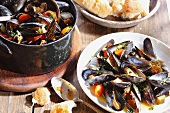Steamed mussels and white bread
