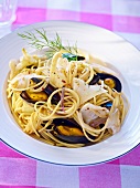 Spaghetti with mussels and fennel