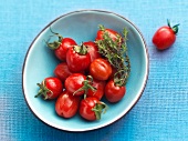 Frische Tomaten in Schälchen