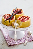 Mini cheese cakes with vanilla