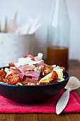 Noodles with ham and tomatoes