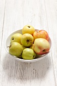 Fresh apples in a bowl