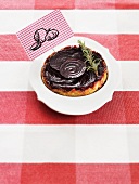 Red beet tart with onions