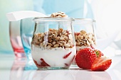 Joghurt muesli with strawberries