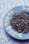 Dried lavender on a blue plate