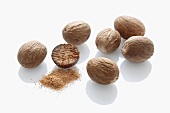 Whole nutmegs and ground nutmeg