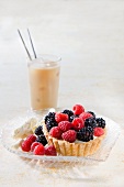 A tartlet with white chocolate cream and mixed berries