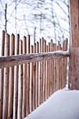 Holzzaun und Winterstimmung