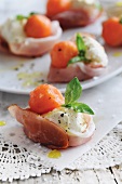 Ham parcels filled with cream cheese and melon