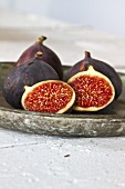 Fresh figs, whole and halved