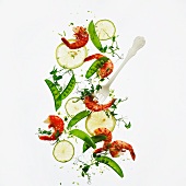 Salad with grilled scampi, mange tout, mint and lime