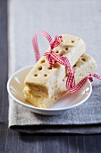 Shortbread on a plate with a ribbon