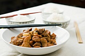 Karamellisiertes Schweinefleisch (Thit Kho To) mit Reisbeilage