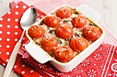 Mozzarella gratin with spinach and cherry tomatoes
