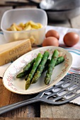 Ingredients for asparagus frittata with potatoes and Parmesan