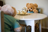 Puppenmöbel mit Teddybären