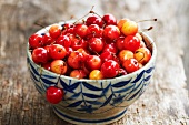 Fresh cherries in a ceramic bowl