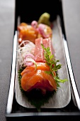 Sashimi mit Lachs und Thunfisch (Japan)