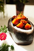 In Sojasauce geschmortes Schweinefleisch mit Abalone (China)
