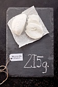 Buffalo mozzarella with a label and its weight