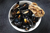 Steamed mussels with bread (Portugal)