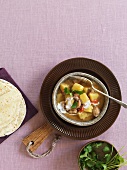 Sweet potato curry with unleavened bread (India)