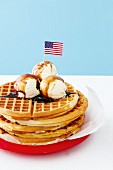Buttermilk waffles with ice cream and chocolate syrup (USA)