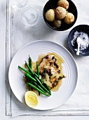 Ray fish with lemon sauce and green beans