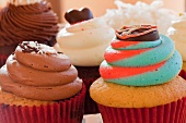 Verschiedene bunte Cupcakes