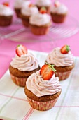 Strawberry cream cheese cupcakes