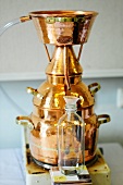 Copper device for making hydrolates