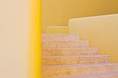 Gelber Treppenaufgang
