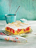 Rhubarb meringue cake