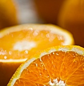 Oranges, halved (close-up)