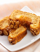 Apricot cake with almonds