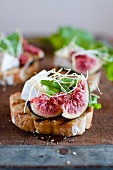 Toasted bread topped with figs and soft cheese