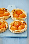 Puff pastry tartlets with lemon cream and apricots